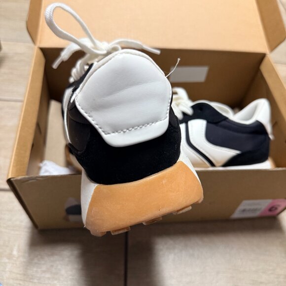 Steve Madden Sneakers - Picture 2 of 2